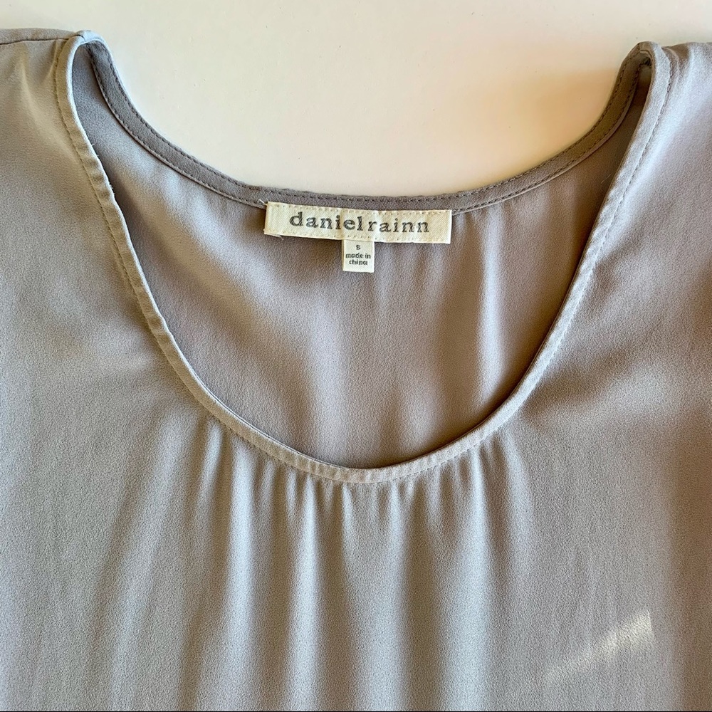 ❌DONATED❌ DANIEL RAINN (NORDSTROM) Slate Gray Sleeveless High-Low Blouse - Picture 9 of 10